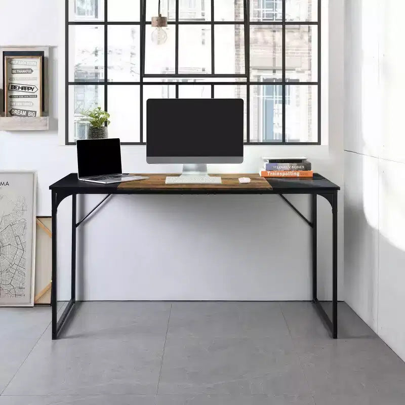 Scrivania per computer da 55", marrone e nera, monoposto, struttura in metallo