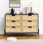 Comò a 6 cassetti nero/rovere con pannello in rattan e gambe in metallo, 120 cm