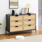 Comò a 6 cassetti nero/rovere con pannello in rattan e gambe in metallo, 120 cm