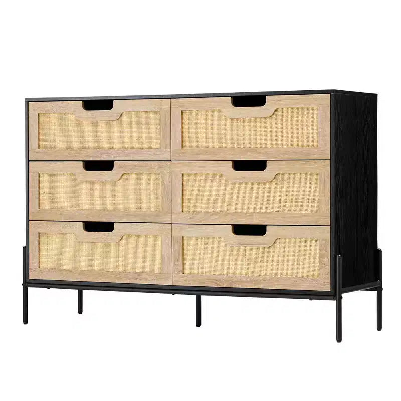 Comò a 6 cassetti nero/rovere con pannello in rattan e gambe in metallo, 120 cm